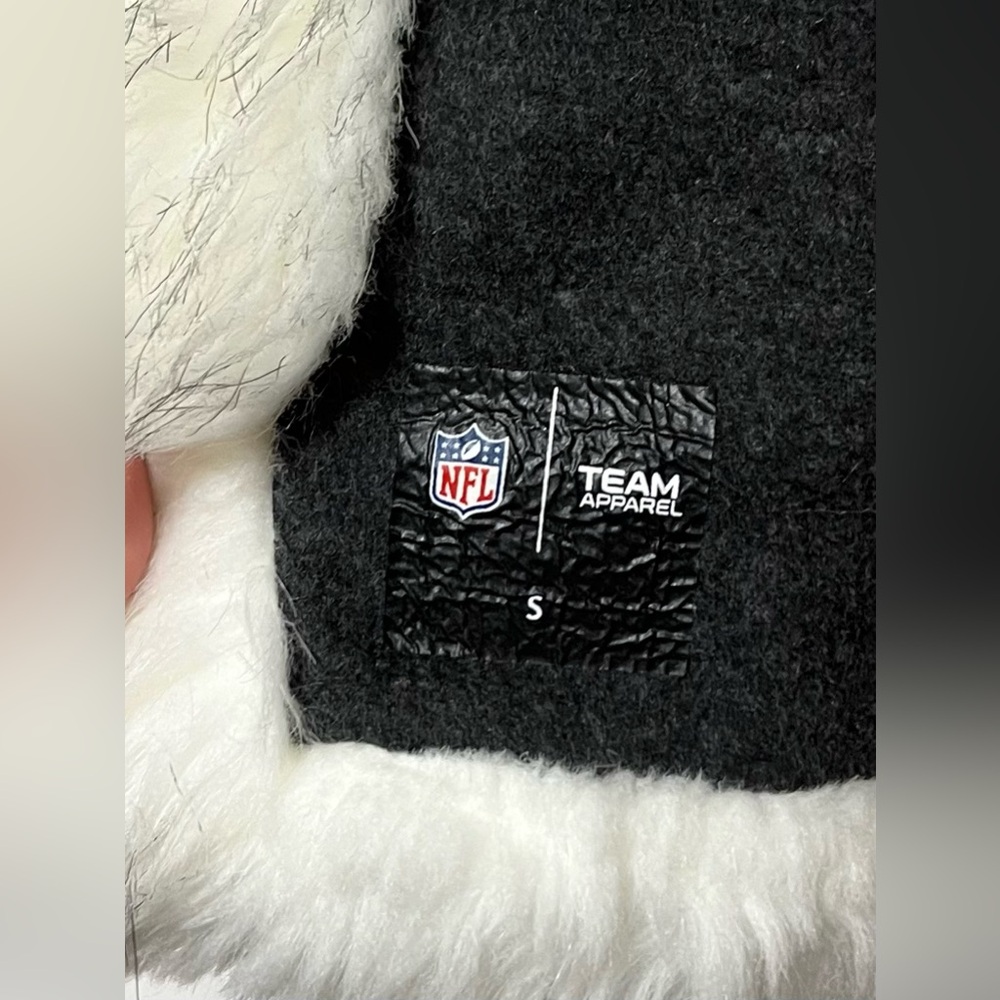 Reversible White Faux Fur Vest Official NFL Apparel Super Bowl Cozy Warm Winter - Picture 8 of 15